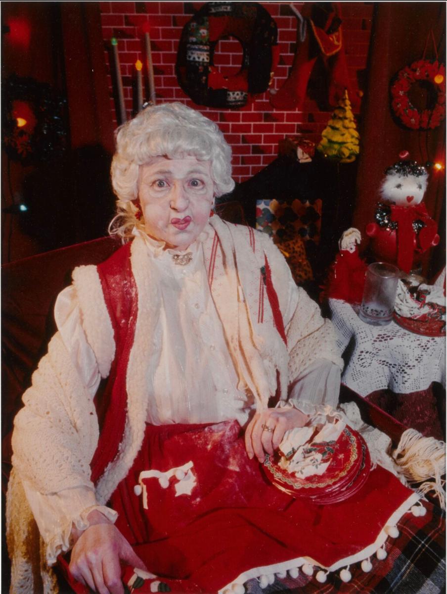 Mrs Claus, 1990
